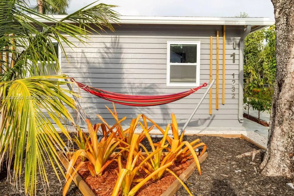 1232 NE 16th Ter Fort Lauderdale, FL 33304