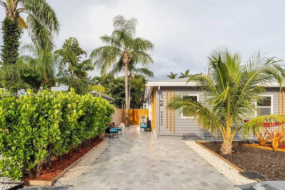 1232 NE 16th Ter Fort Lauderdale, FL 33304