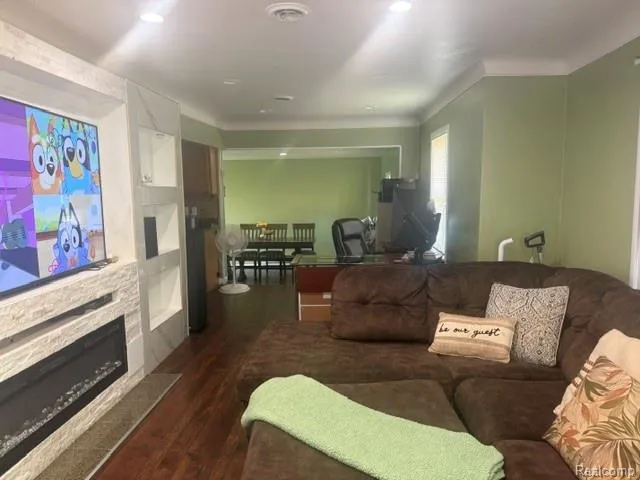 28744 Selkirk Street Southfield City, MI 48076