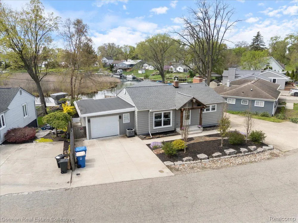 4583 FOREST AVENUE Waterford Charter Township, MI 48328