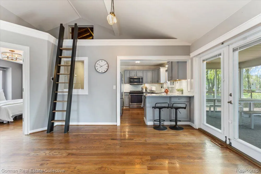 4583 FOREST AVENUE Waterford Charter Township, MI 48328