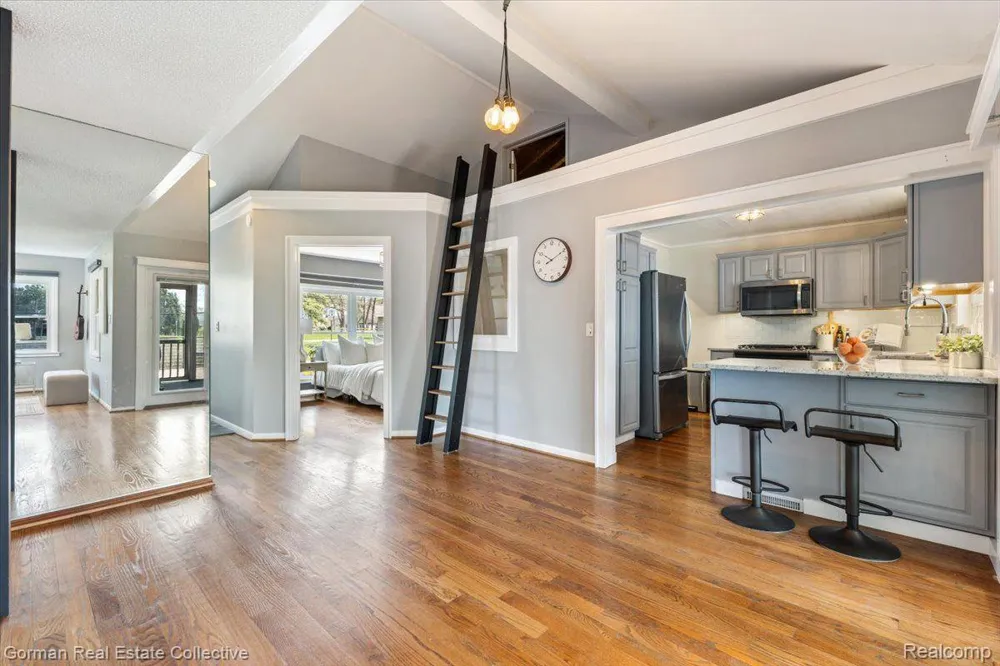 4583 FOREST AVENUE Waterford Charter Township, MI 48328