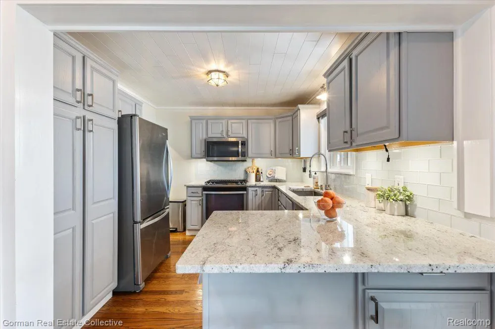 4583 FOREST AVENUE Waterford Charter Township, MI 48328