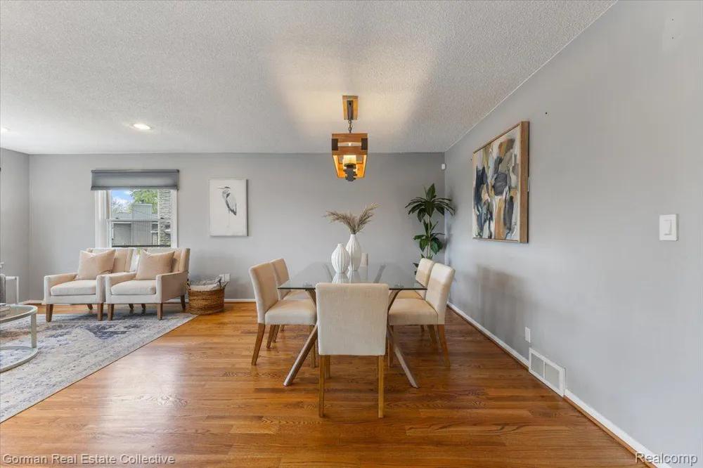 4583 FOREST AVENUE Waterford Charter Township, MI 48328