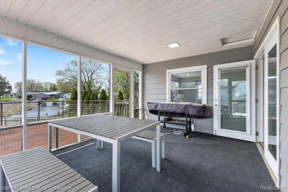 4583 FOREST AVENUE Waterford Charter Township, MI 48328