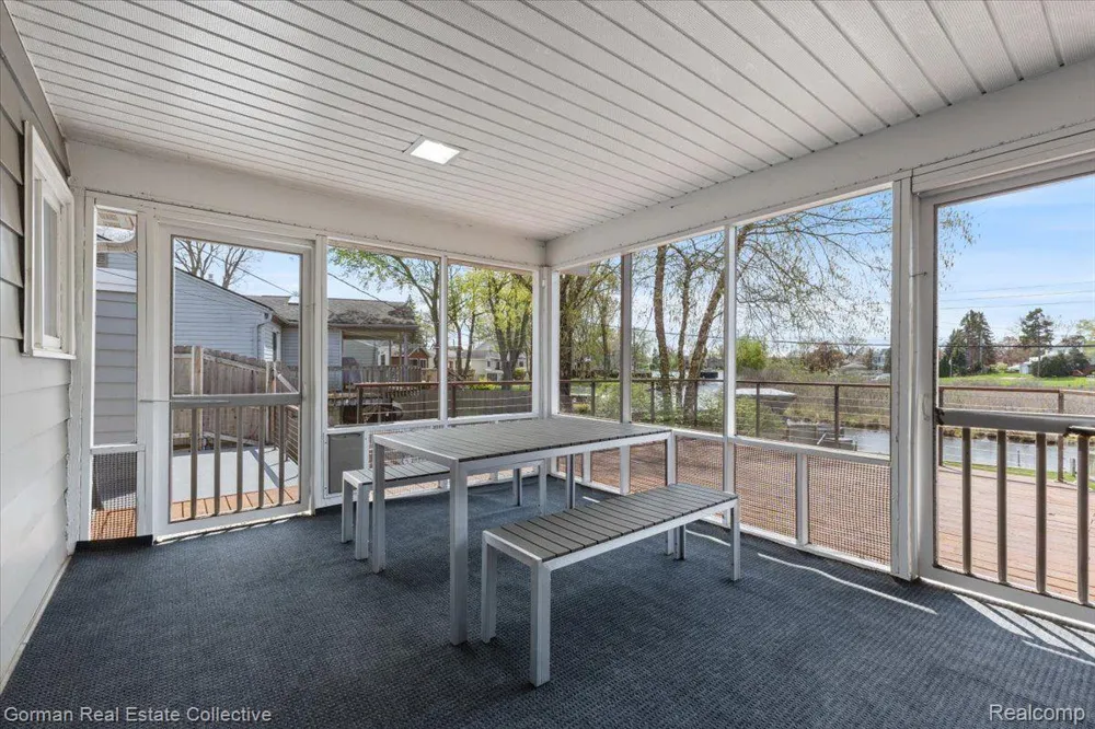 4583 FOREST AVENUE Waterford Charter Township, MI 48328