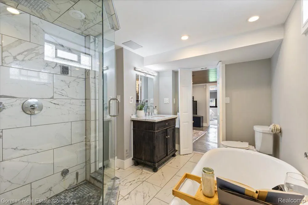 4583 FOREST AVENUE Waterford Charter Township, MI 48328