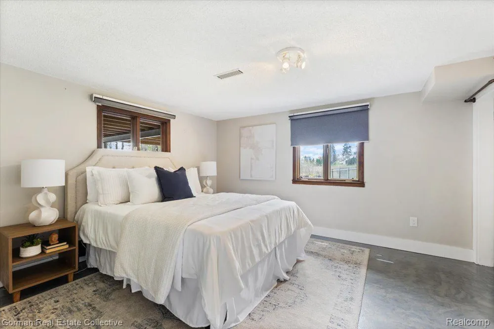 4583 FOREST AVENUE Waterford Charter Township, MI 48328