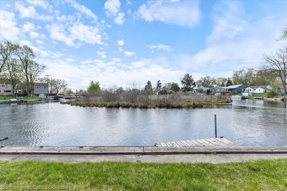 4583 FOREST AVENUE Waterford Charter Township, MI 48328