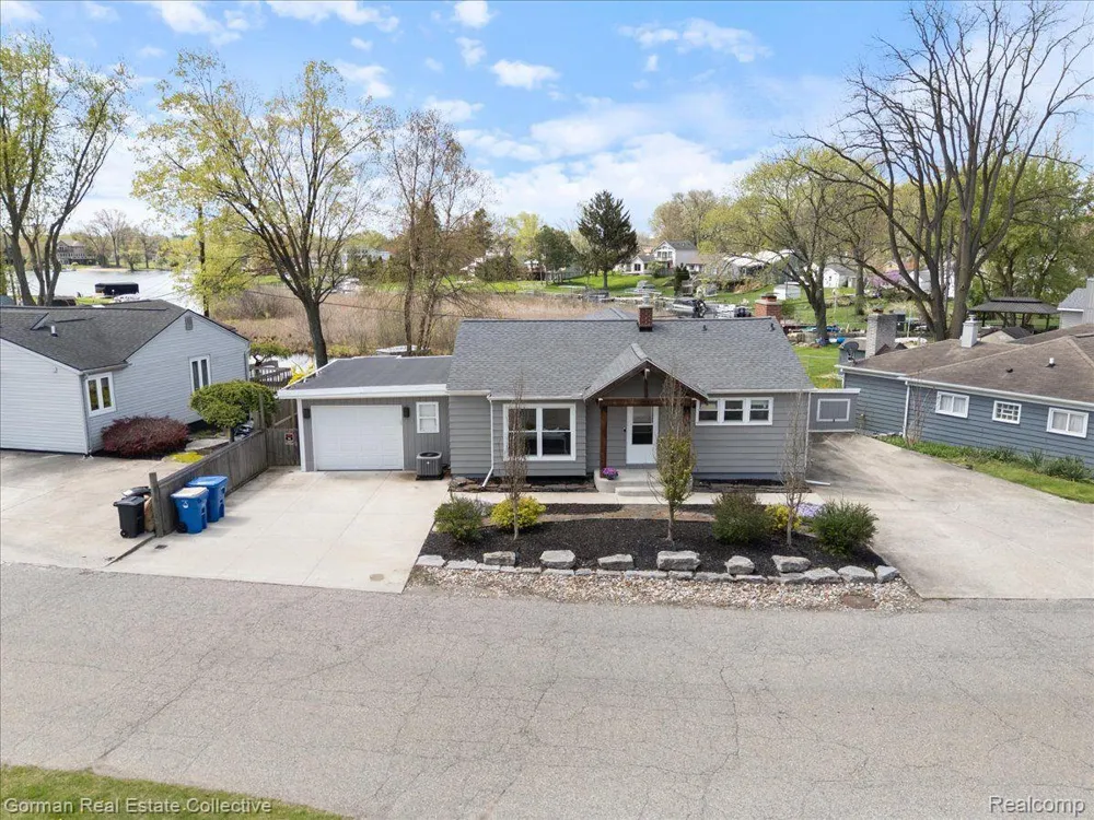 4583 FOREST AVENUE Waterford Charter Township, MI 48328