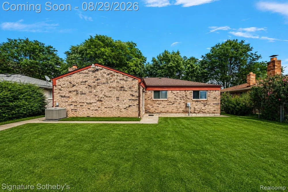 35715 Maureen Drive Sterling Heights City, MI 48310
