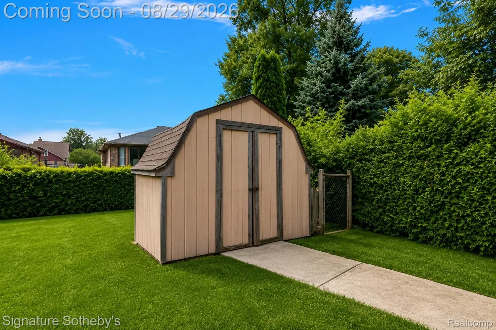 35715 Maureen Drive Sterling Heights City, MI 48310