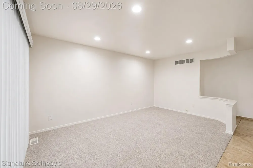 35715 Maureen Drive Sterling Heights City, MI 48310