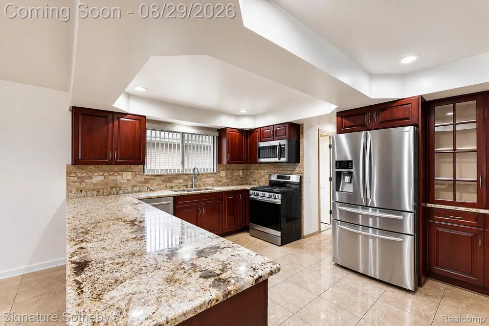 35715 Maureen Drive Sterling Heights City, MI 48310