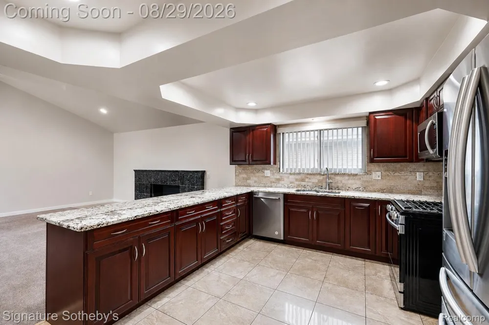 35715 Maureen Drive Sterling Heights City, MI 48310