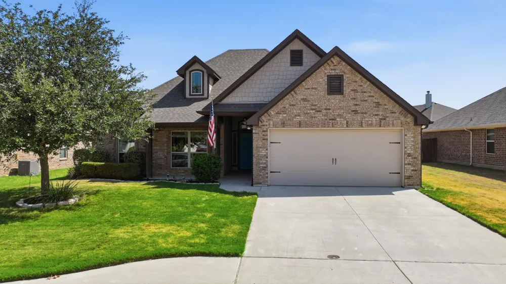 1813 Town Creek Circle Weatherford, TX 76086