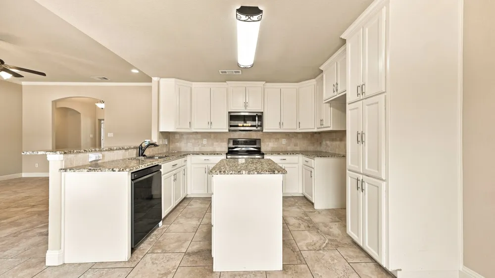 1813 Town Creek Circle Weatherford, TX 76086