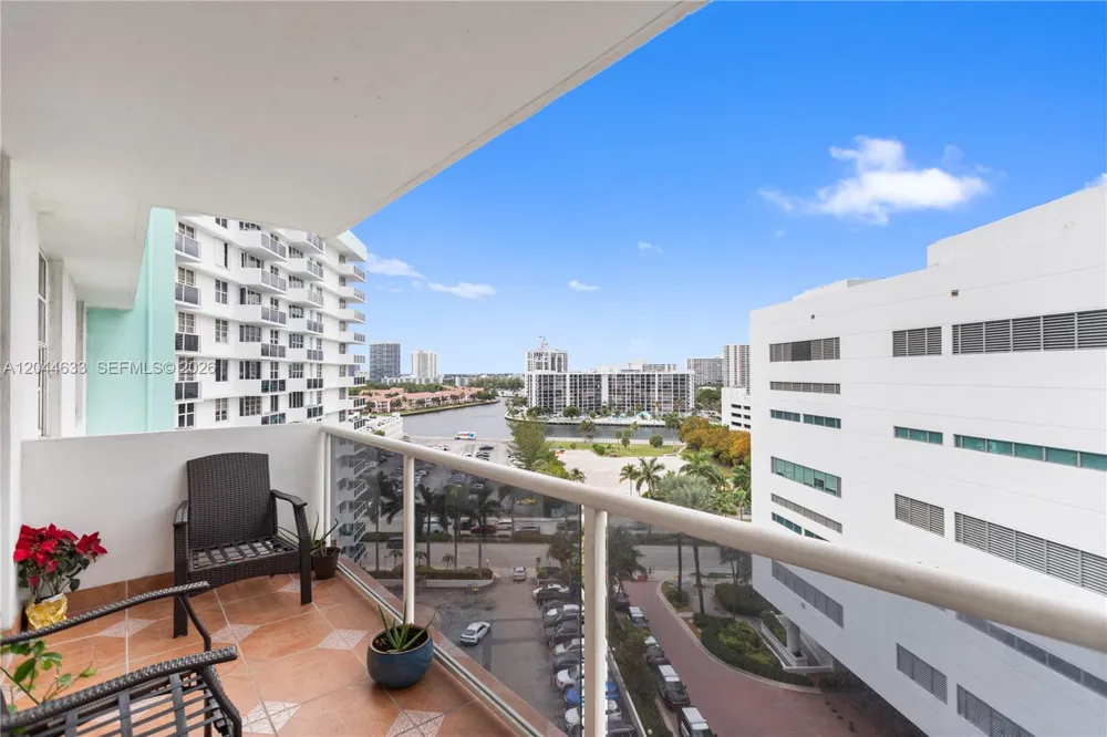 3725 S Ocean Dr #1117 Hollywood, FL 33019