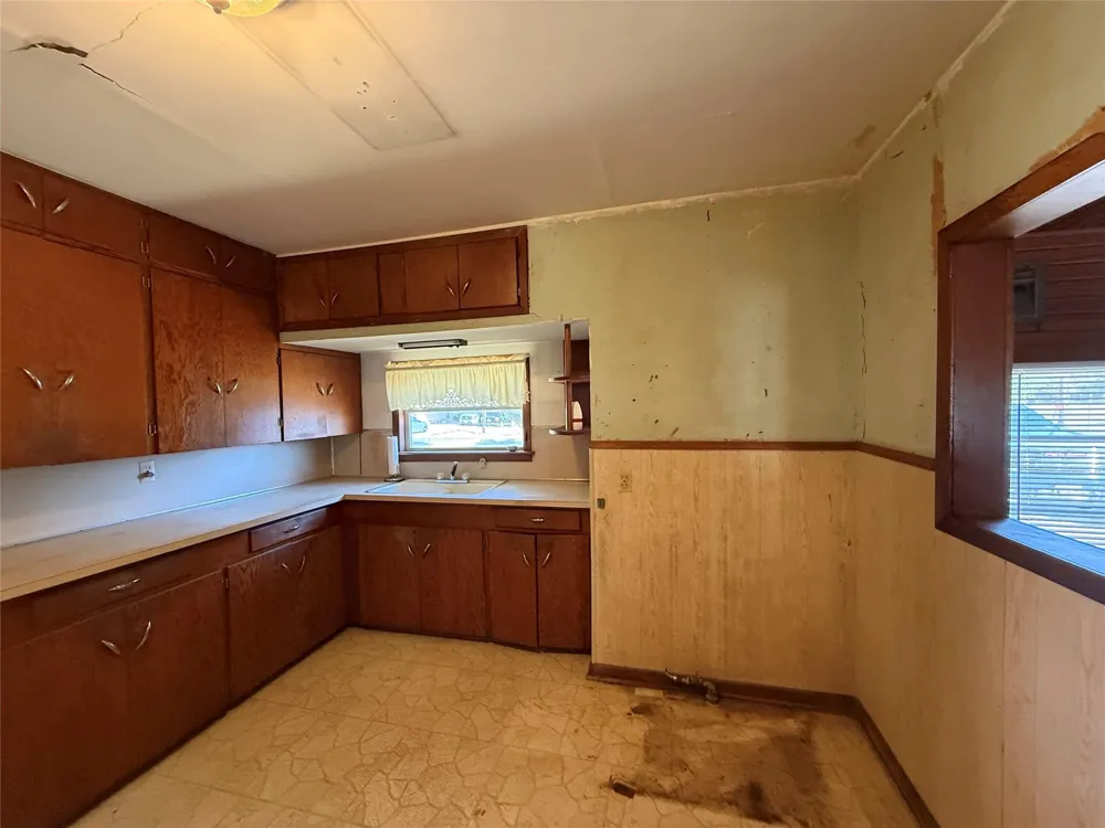 303 5th Street Louise, TX 77455