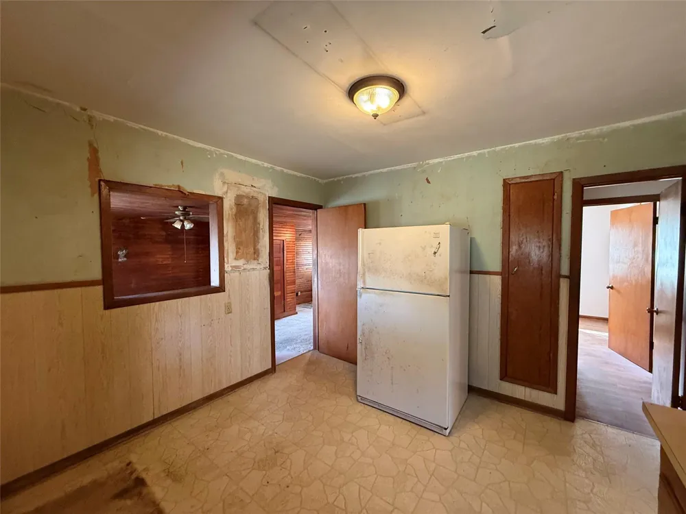 303 5th Street Louise, TX 77455
