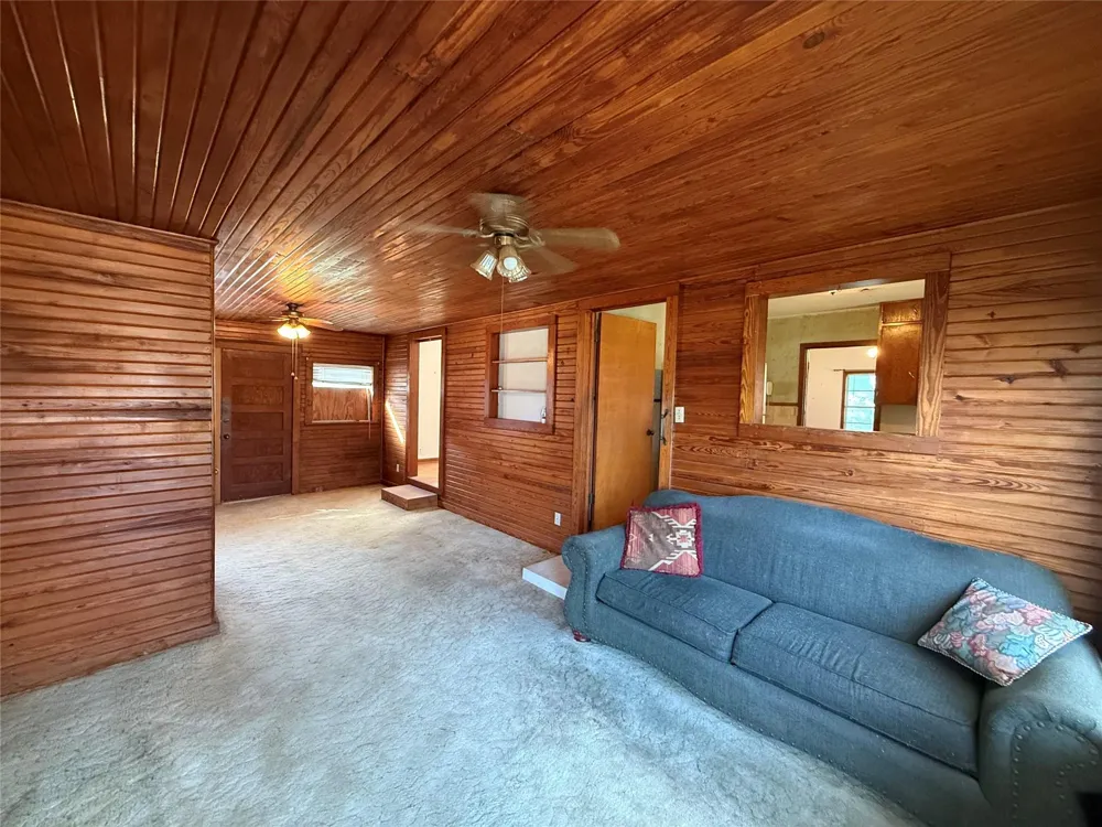 303 5th Street Louise, TX 77455