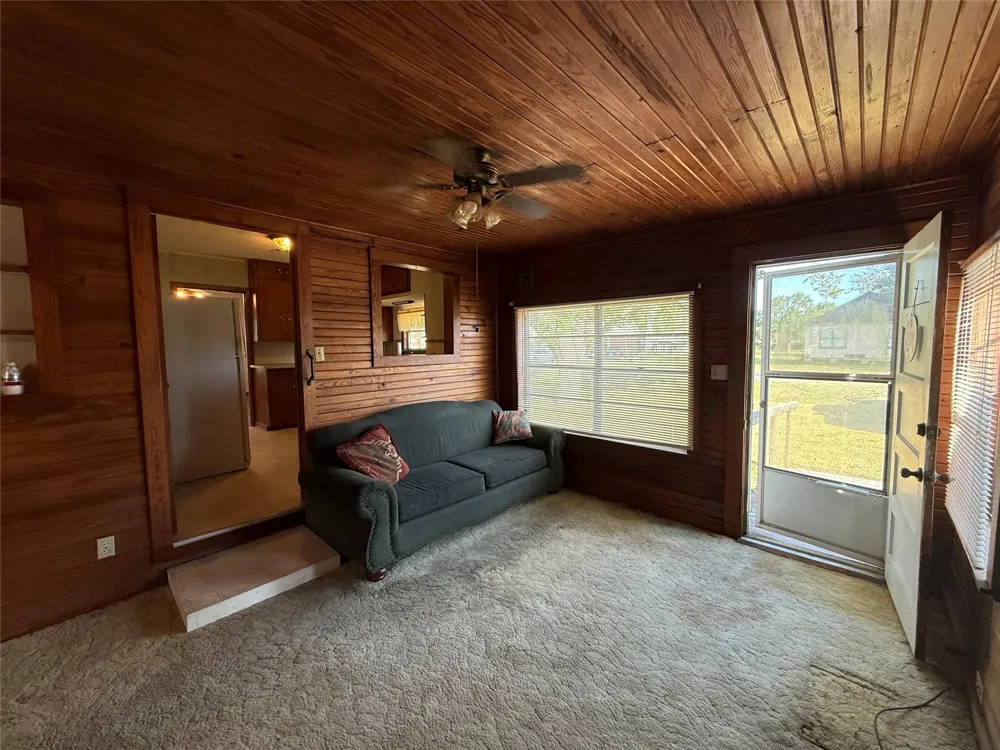 303 5th Street Louise, TX 77455