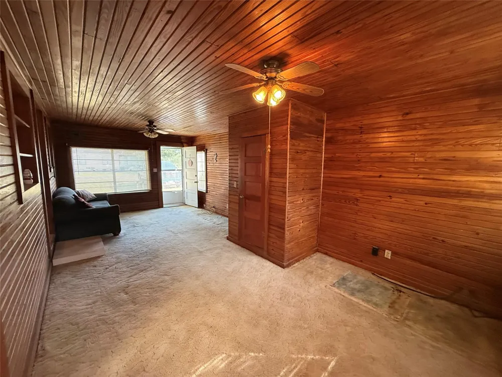 303 5th Street Louise, TX 77455