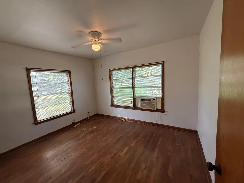 303 5th Street Louise, TX 77455