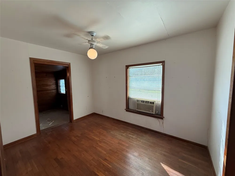 303 5th Street Louise, TX 77455