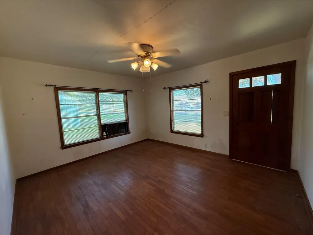 303 5th Street Louise, TX 77455
