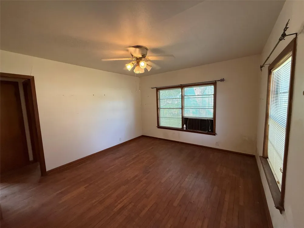 303 5th Street Louise, TX 77455