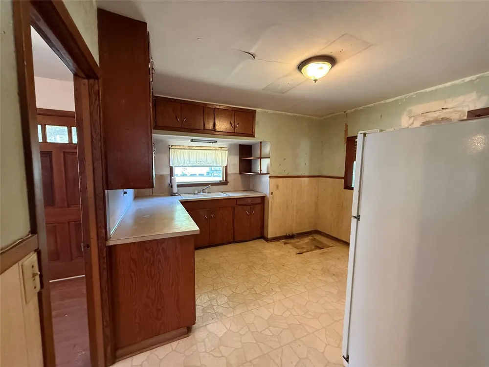 303 5th Street Louise, TX 77455
