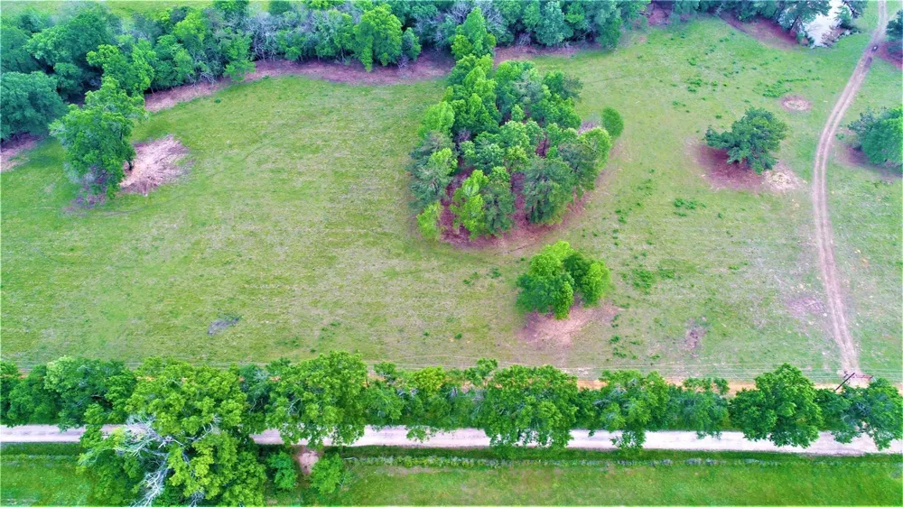 749 County Road 4110 Crockett, TX 75835