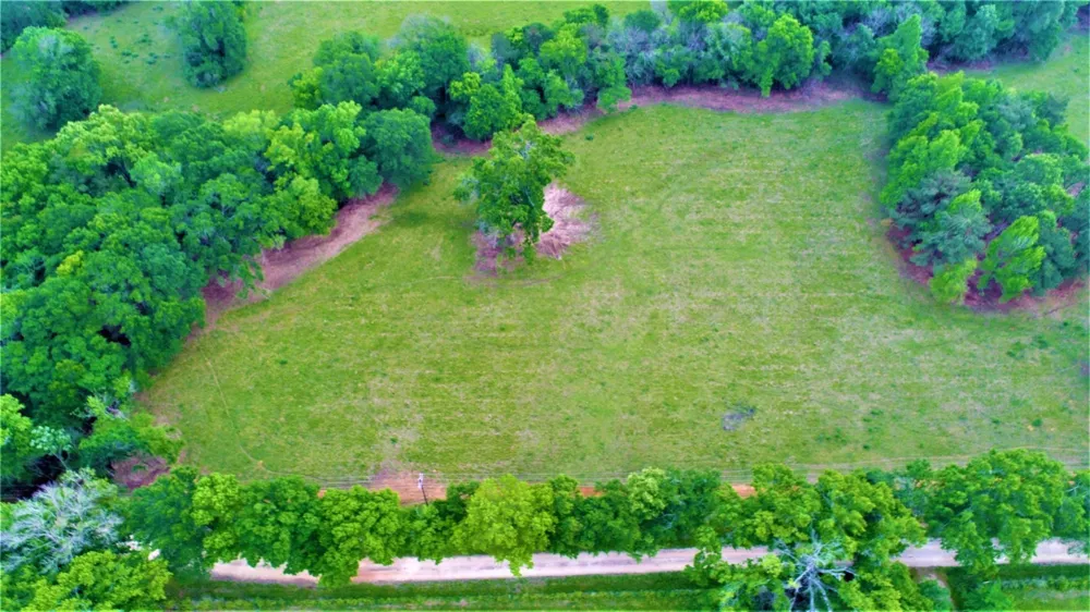 749 County Road 4110 Crockett, TX 75835