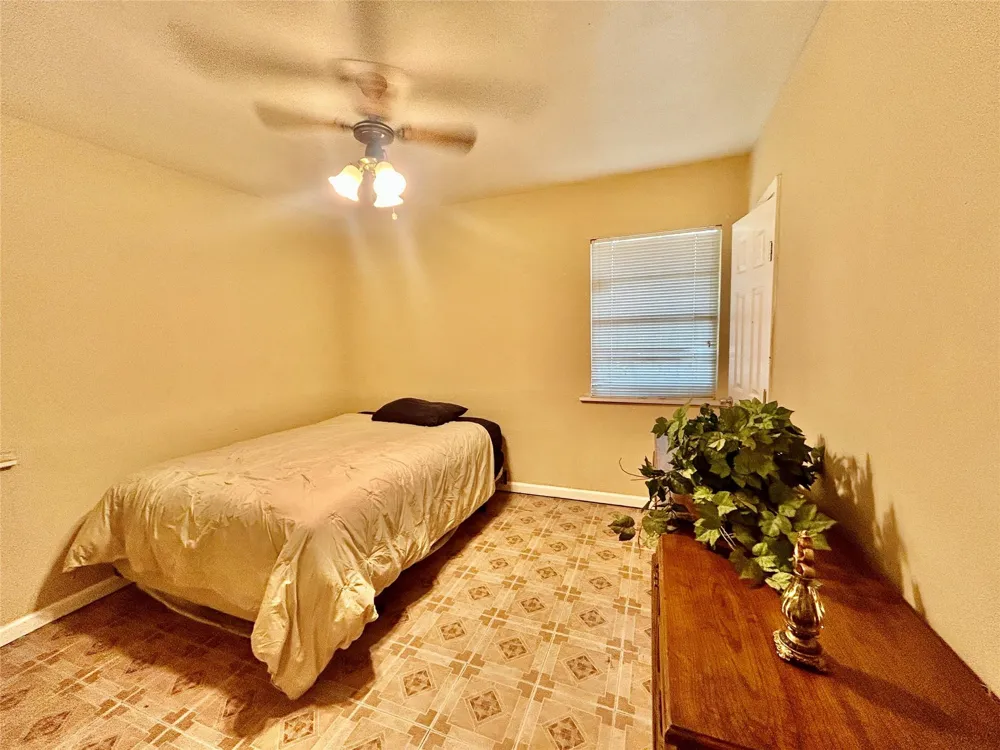 1810 11th Street Orange, TX 77630