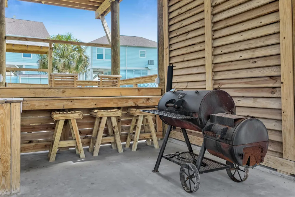 2294 E Lobster Crystal Beach, TX 77650