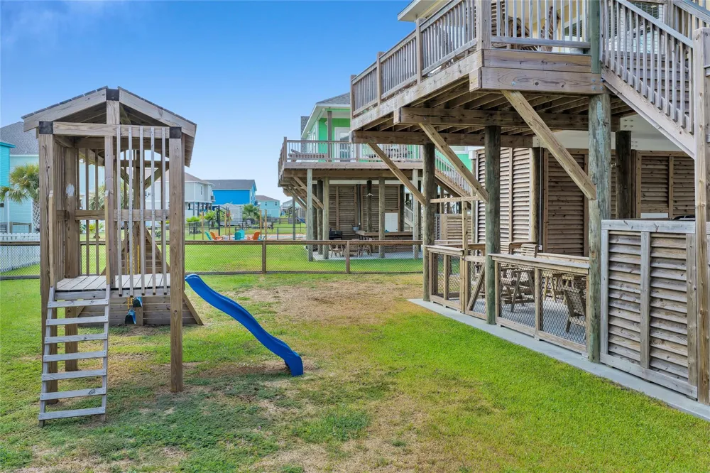 2294 E Lobster Crystal Beach, TX 77650