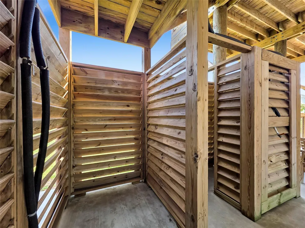 2294 E Lobster Crystal Beach, TX 77650
