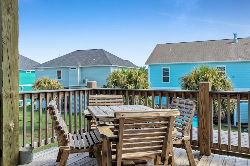2294 E Lobster Crystal Beach, TX 77650