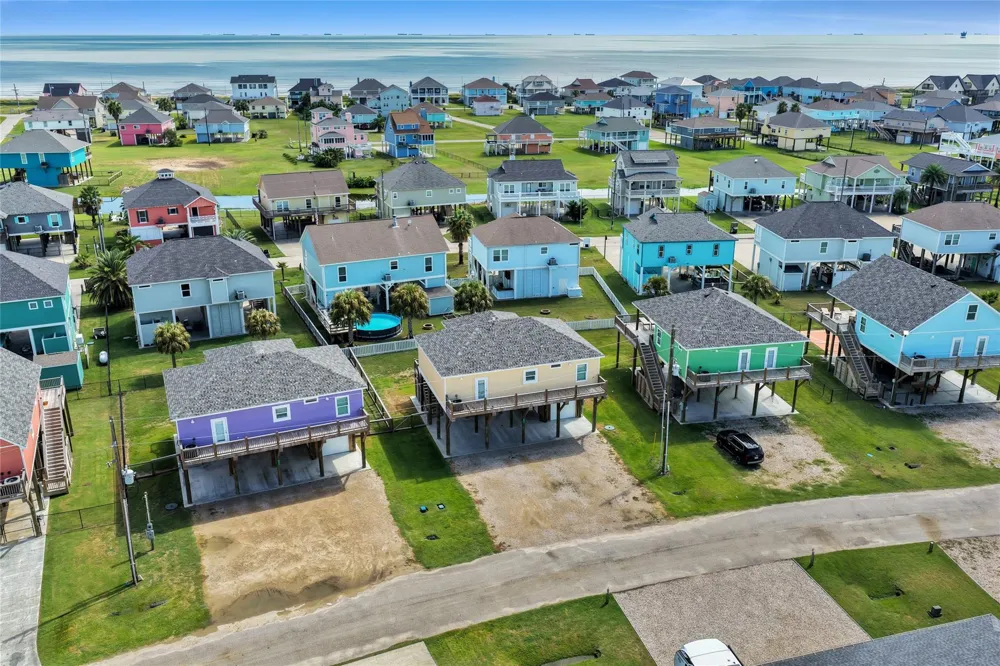 2294 E Lobster Crystal Beach, TX 77650