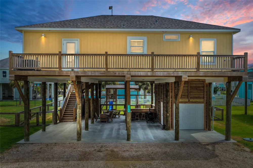 2294 E Lobster Crystal Beach, TX 77650