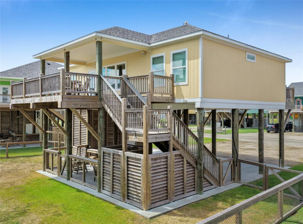 2294 E Lobster Crystal Beach, TX 77650
