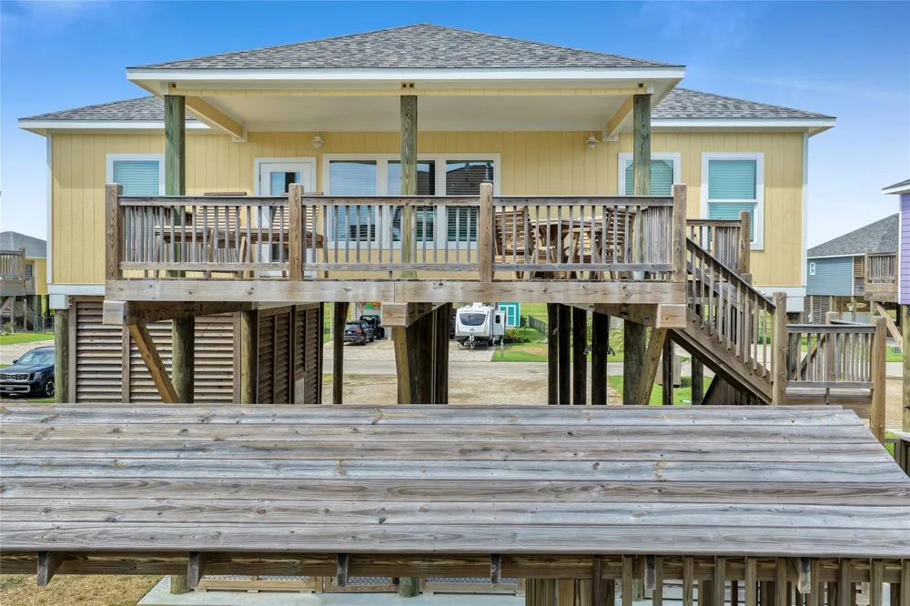 2294 E Lobster Crystal Beach, TX 77650