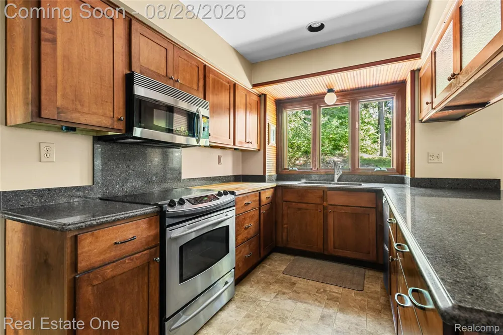 101 Wimberly Drive Rochester Hills City, MI 48306