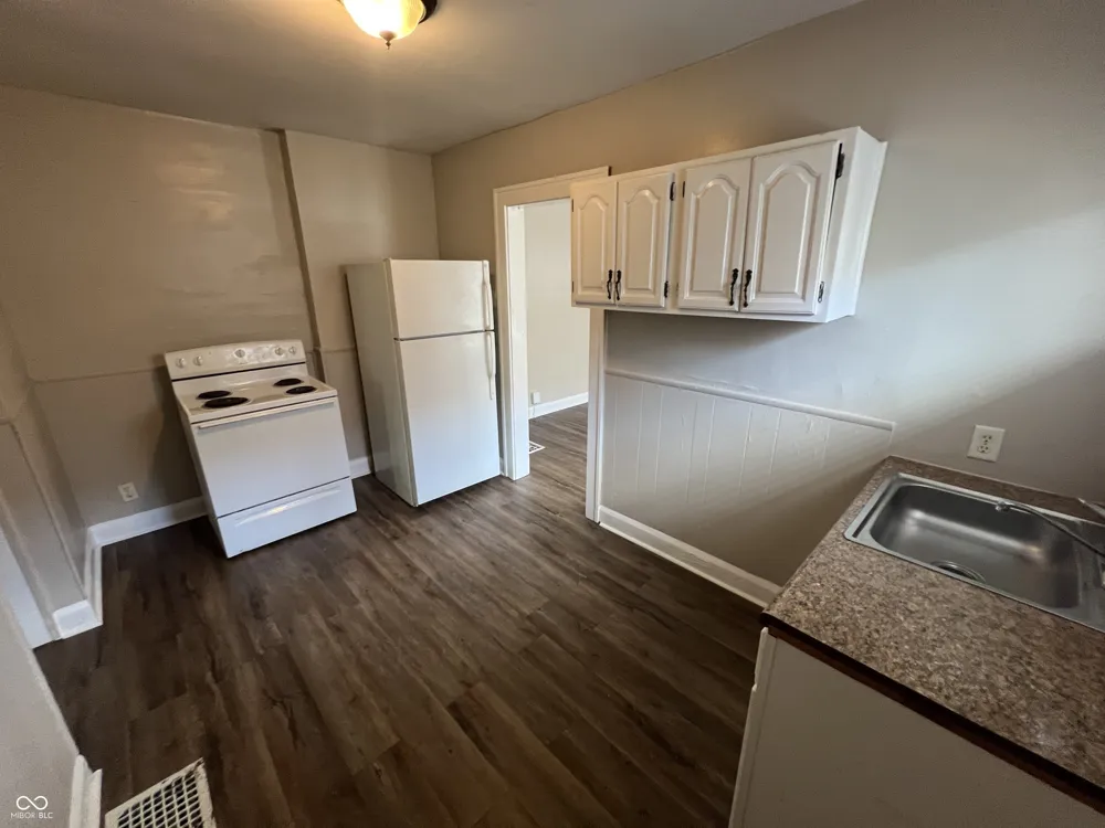 894 Gladstone Avenue Indianapolis, IN 46201