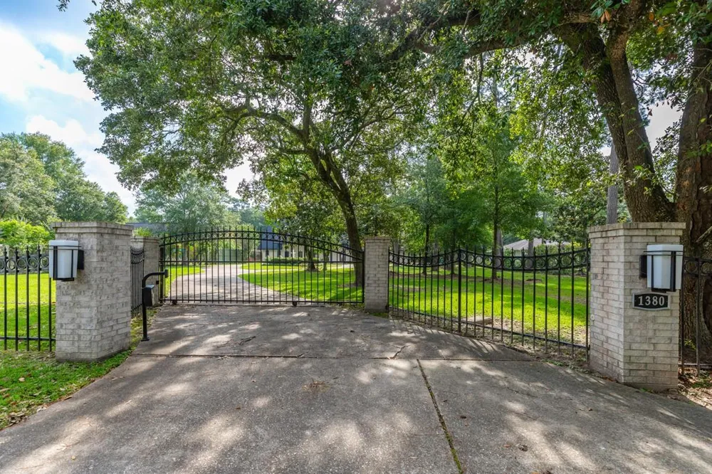 1380 Thomas Road Beaumont, TX 77706