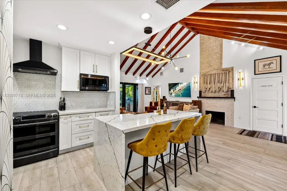 8225 NE 8th Ct Miami, FL 33138