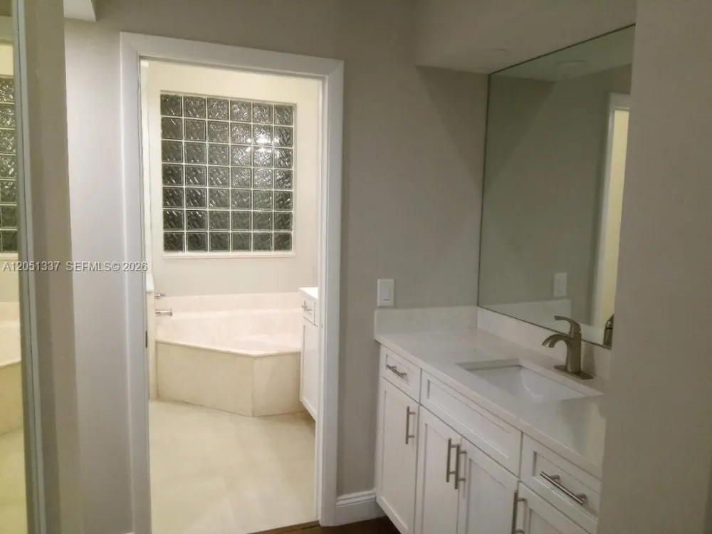 9367 LAKE SERENA Boca Raton, FL 33496