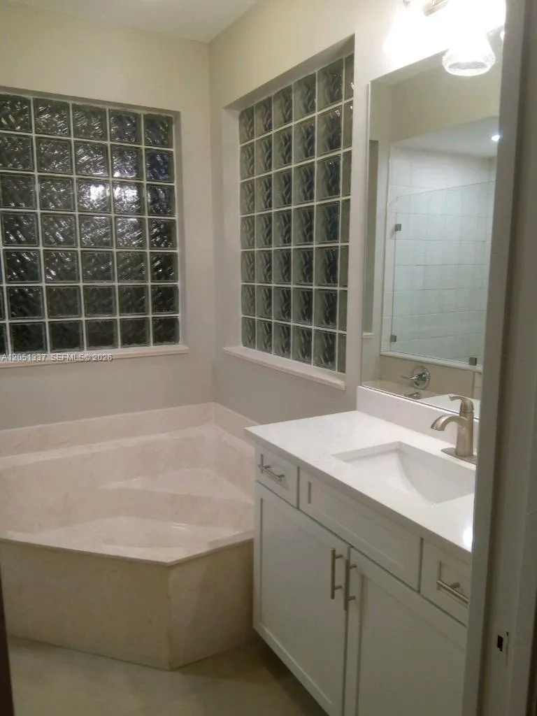 9367 LAKE SERENA Boca Raton, FL 33496