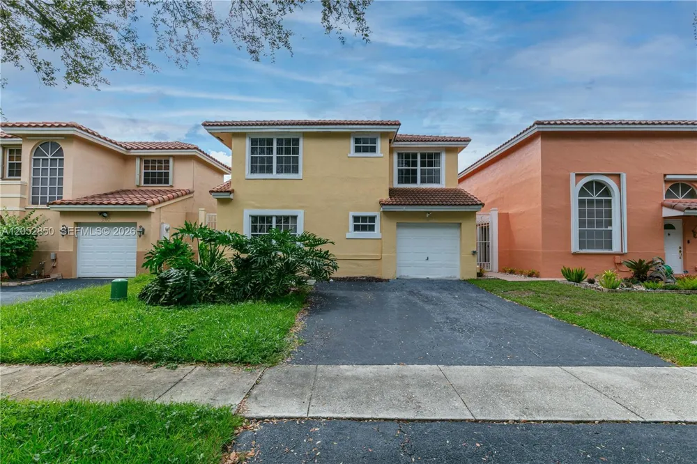 2592 W Saratoga Dr Cooper City, FL 33026